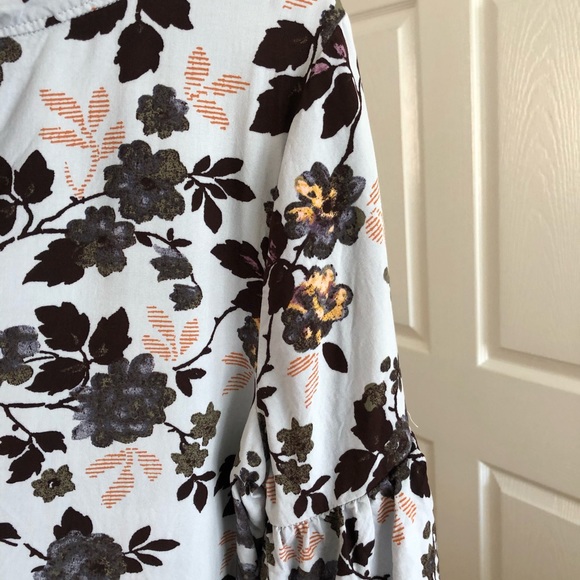 Ruffle Sleeve Floral Boxy Tee - Picture 7 of 7